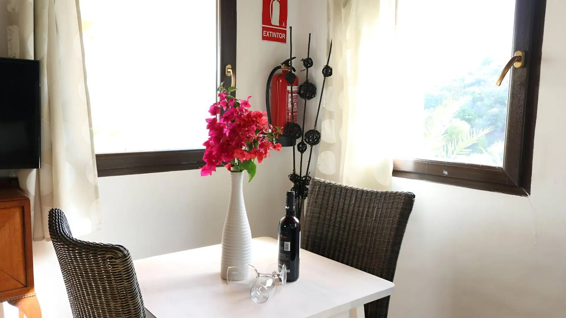 Private Detached Chalet With Optional Private Jacuzzi Mi Dushi